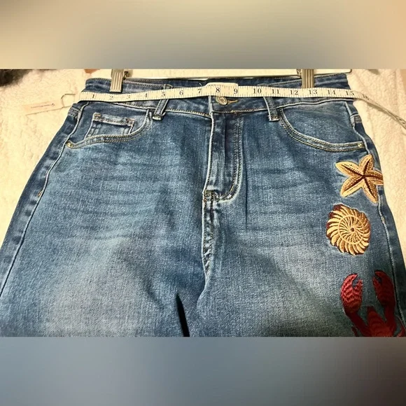 High End Boutique Embroidered Denim Jeans with Lobster and Fish Design - Picture 3 of 16